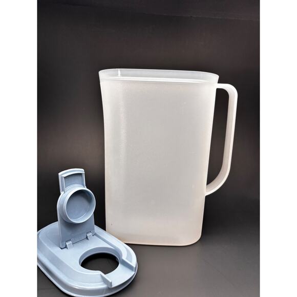 Vintage Tupperware - 2 Quart Slim Line Pitcher, Fits in Door, Blue Lid - Picture 3 of 13